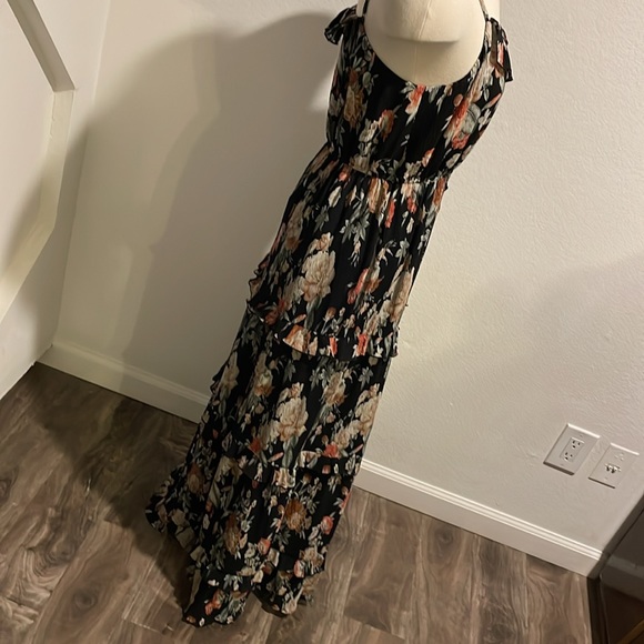 Floral Maxi Dress - Picture 7 of 7